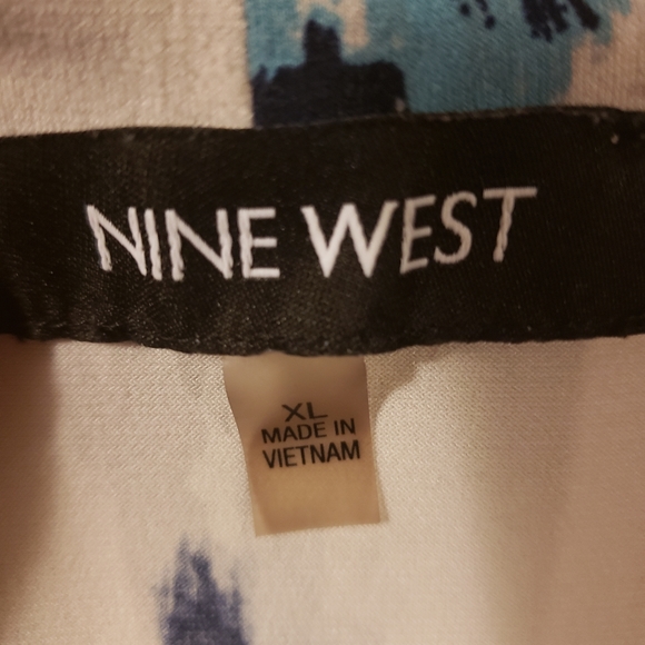 Nine West Sleeveless - Picture 2 of 2